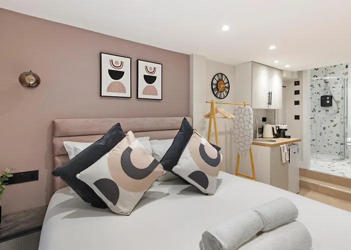City Haven Luxe Studio With King Size Bed